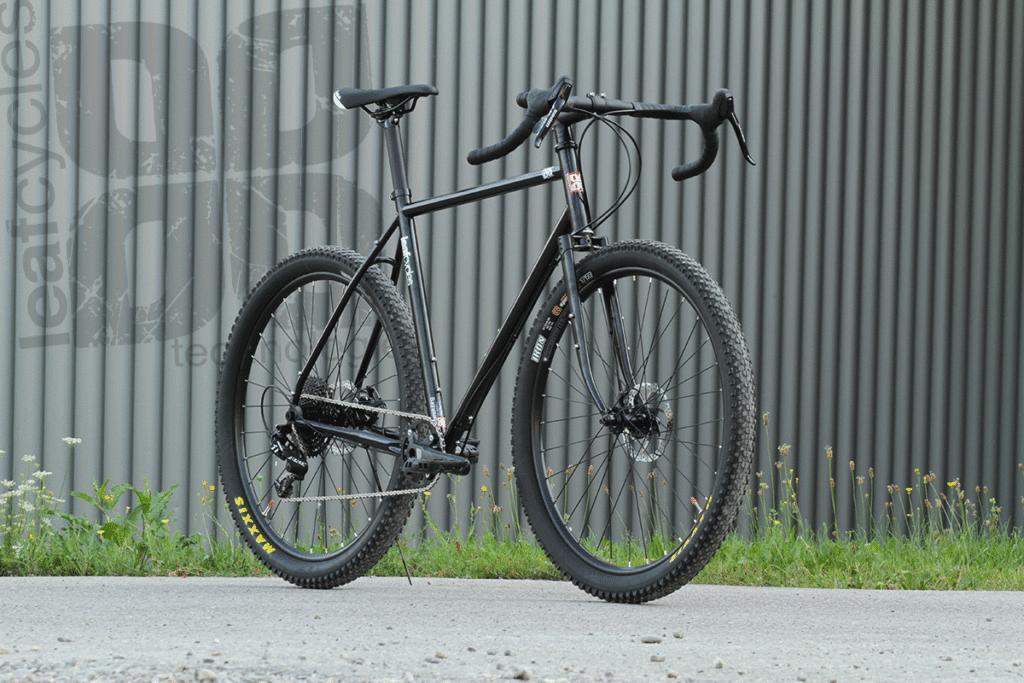 Leafcycles Rebeltoy black - this bike is made for adventure experience - just hop on and step into the pedals