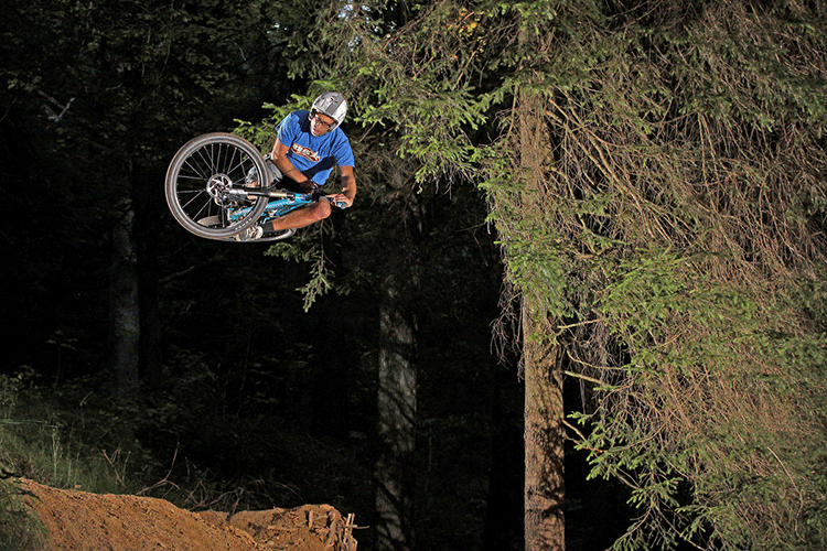 Frank Heinrich doing a table top