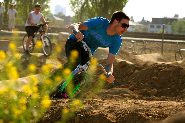 Martin Hehl riding a pumptrack in Berlin